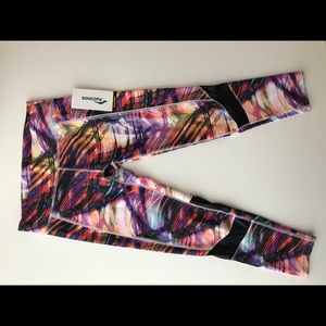 🎉 SALE: Saucony Run|Dry Finishing Kick Crop